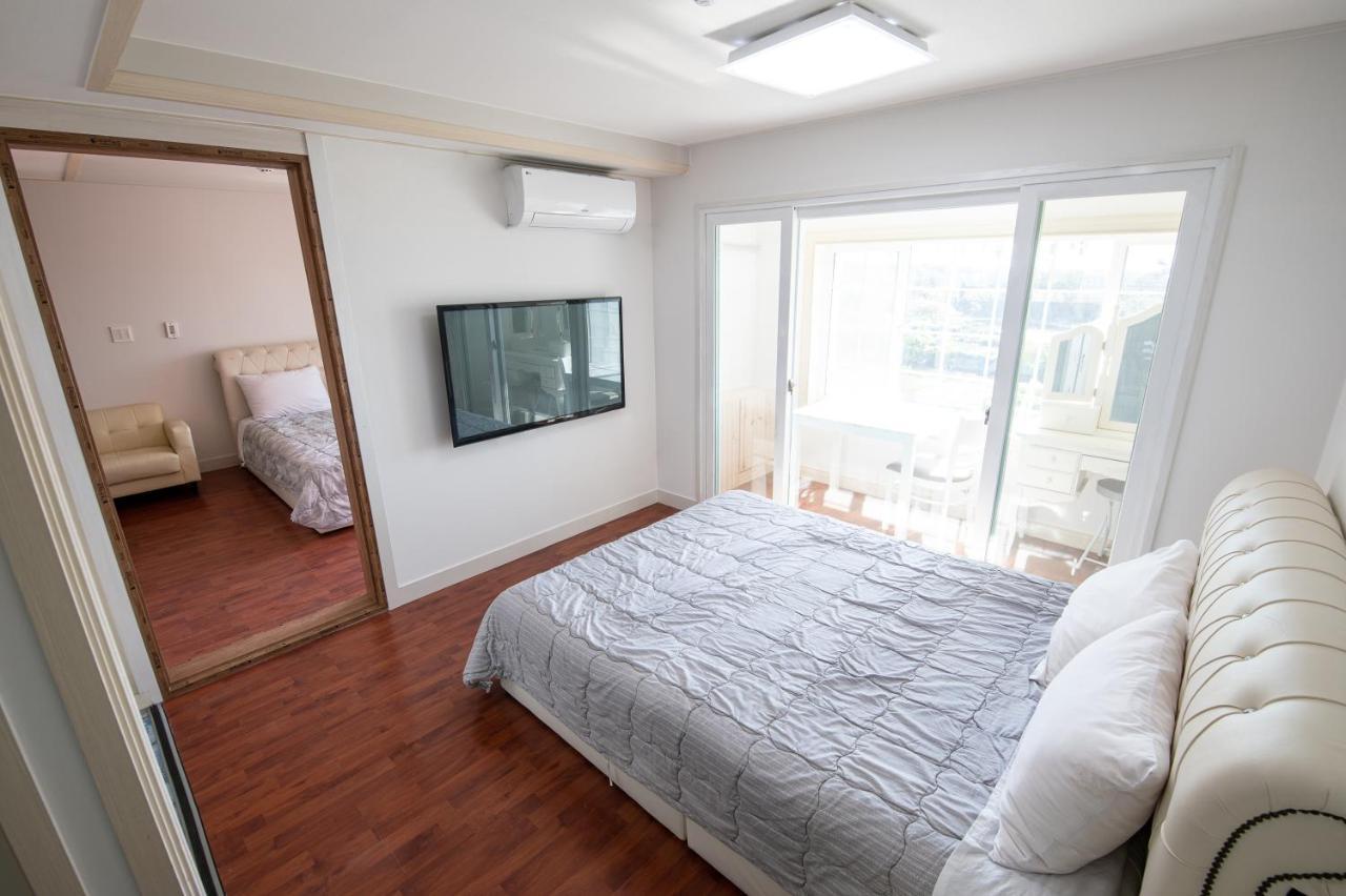 White Dream Pension Jeju Exterior photo