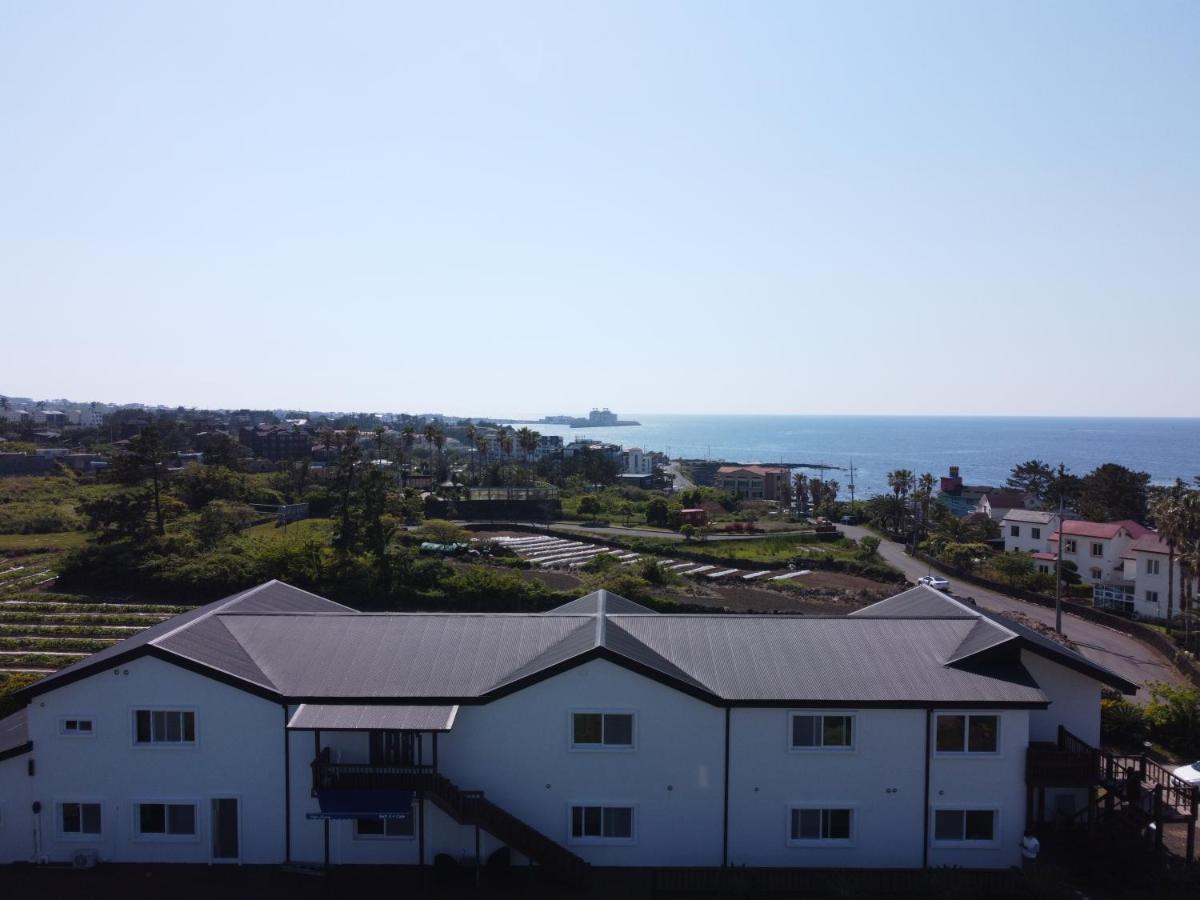 White Dream Pension Jeju Exterior photo