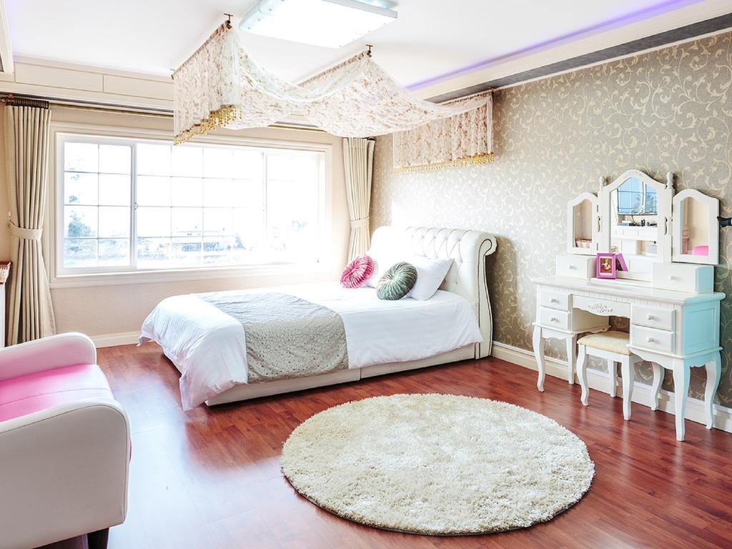 White Dream Pension Jeju Exterior photo