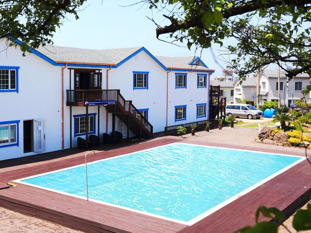 White Dream Pension Jeju Exterior photo