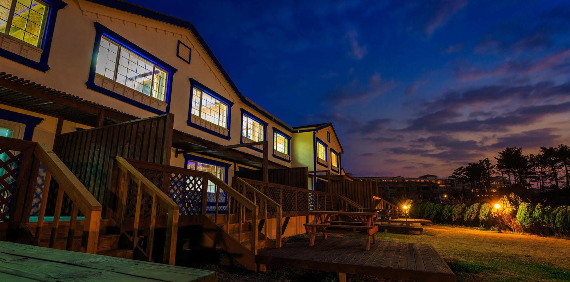 White Dream Pension Jeju Exterior photo