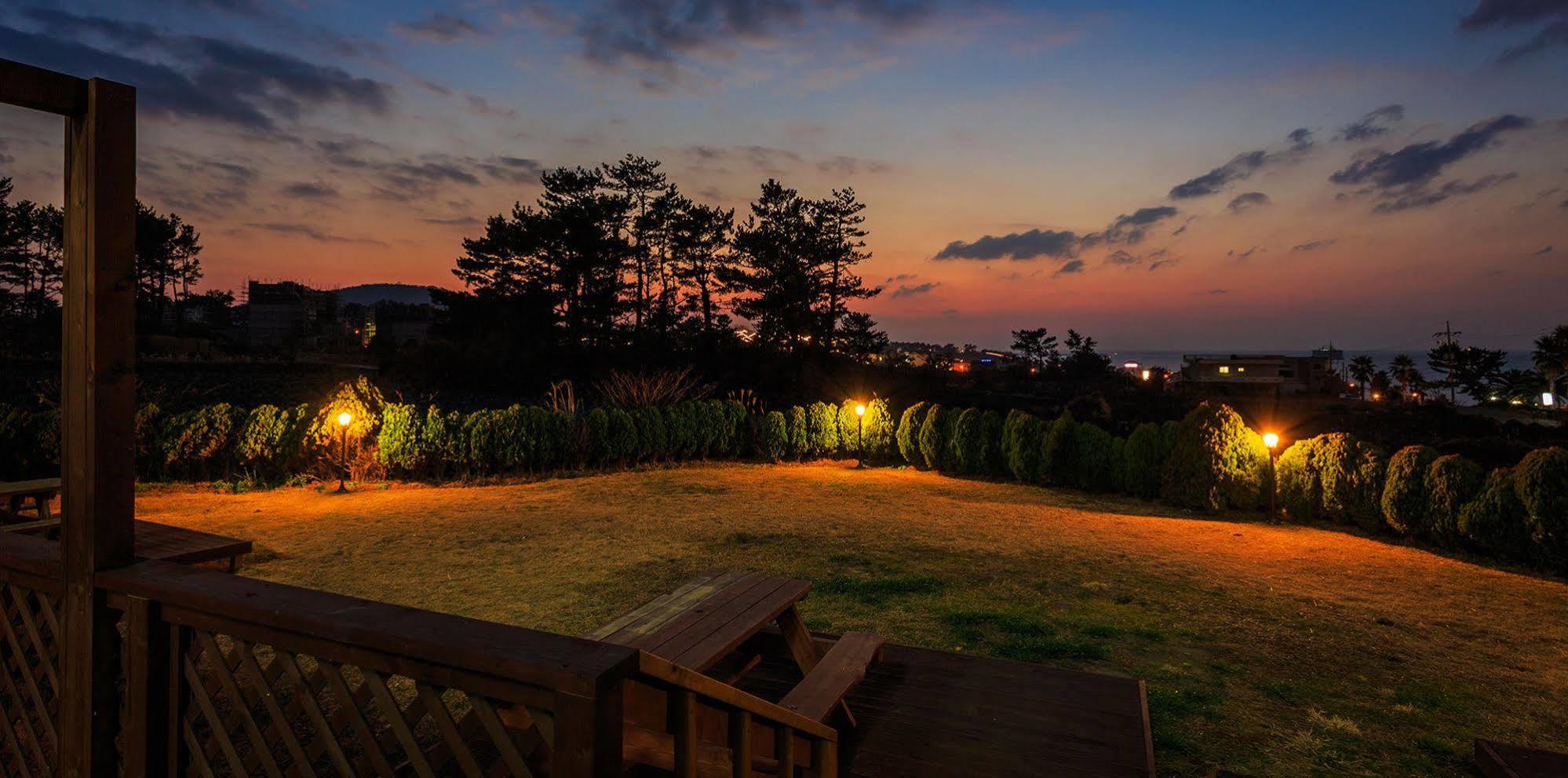 White Dream Pension Jeju Exterior photo