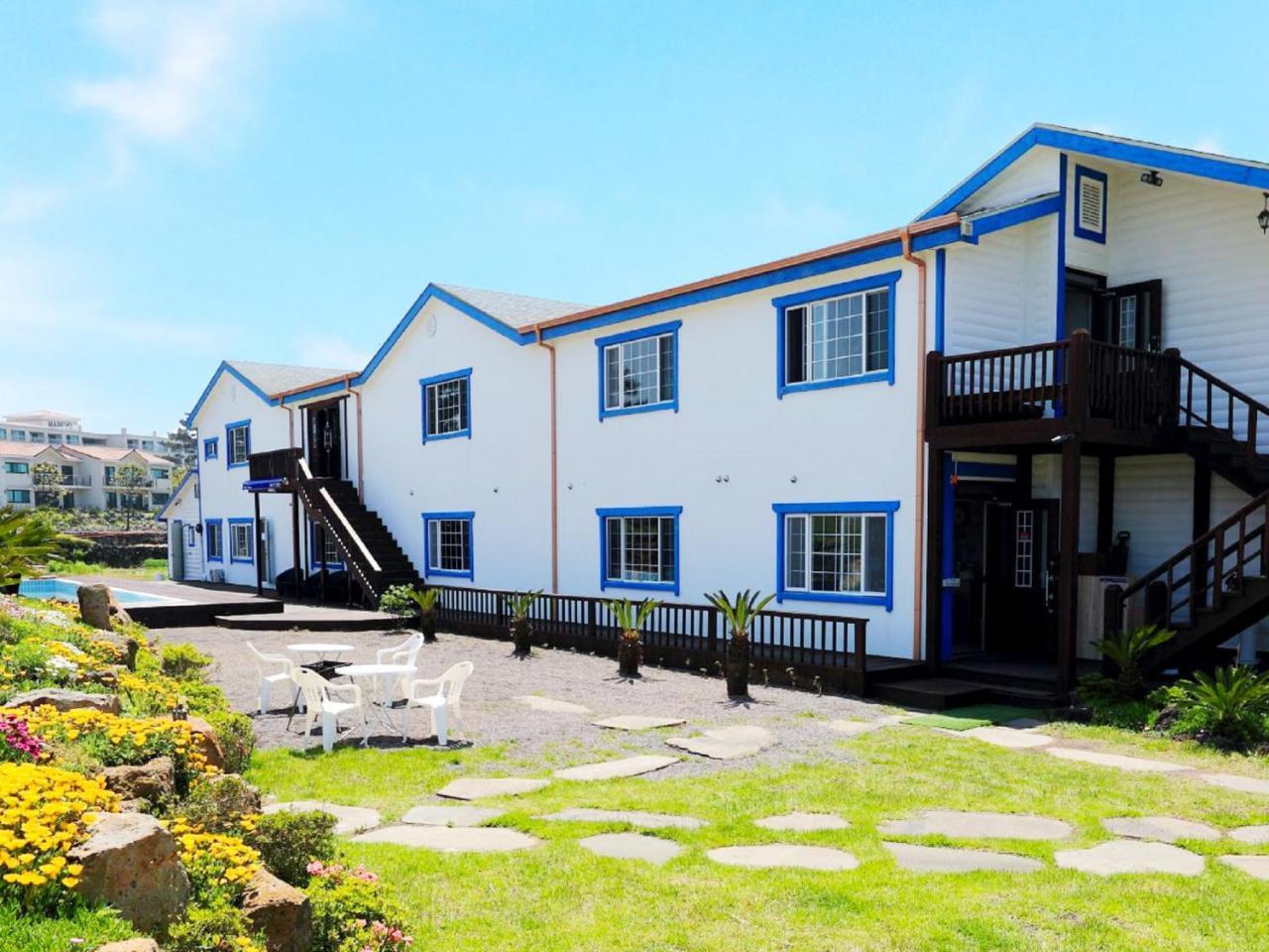 White Dream Pension Jeju Exterior photo